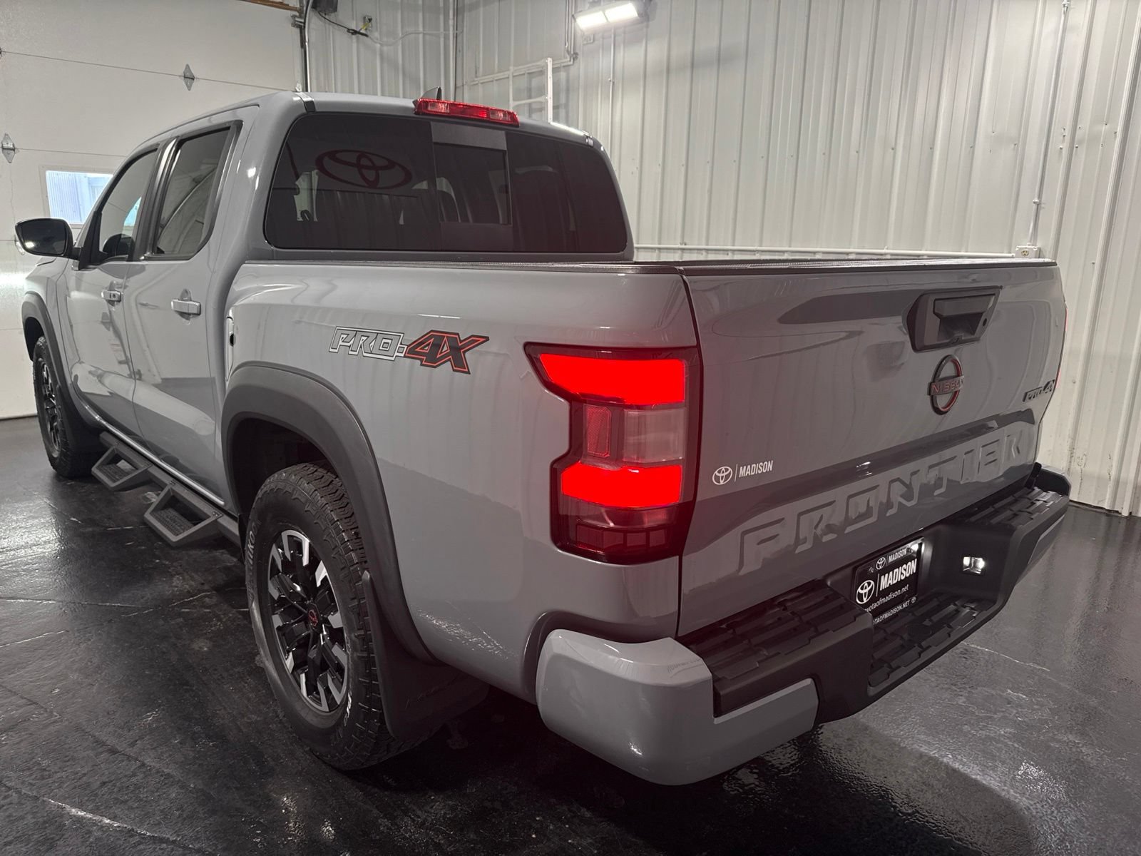 Used 2022 Nissan Frontier PRO-4X w/ Off-Road Protection Package AWD/4WD image 3