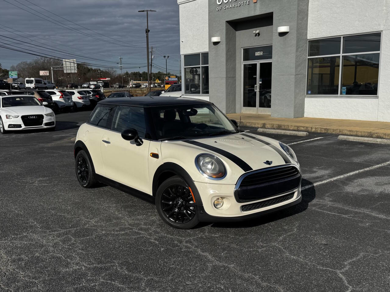 Used 2016 MINI Cooper 2-Door Hardtop image 6