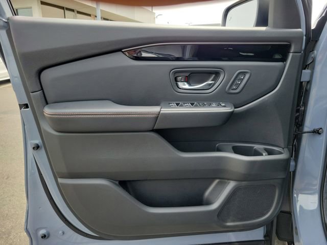 Certified 2025 Honda Pilot TrailSport image 21