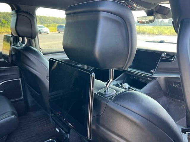 Used 2023 Jeep Wagoneer Series II w/ Convenience Group I AWD/4WD image 19