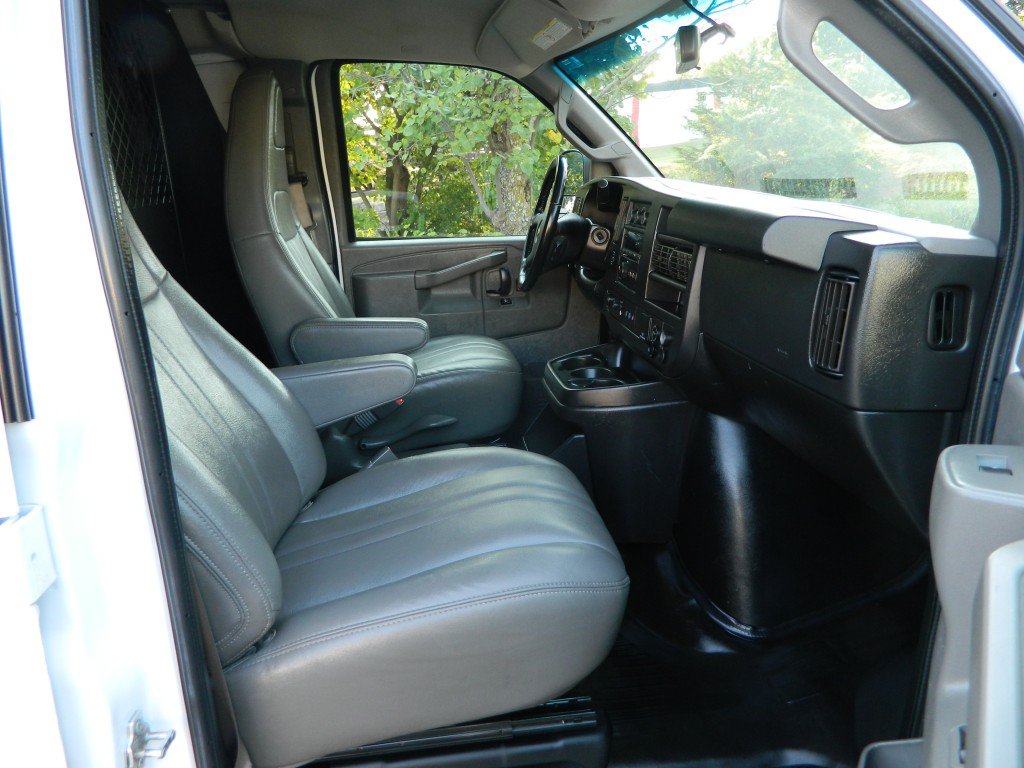 Used 2020 Chevrolet Express 2500 w/ Communications Package RWD image 15