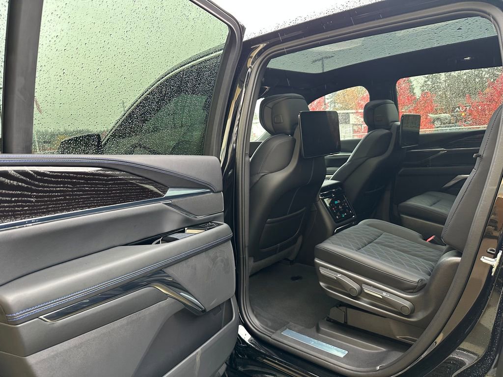 Used 2025 Cadillac Escalade IQ Luxury 1 image 16