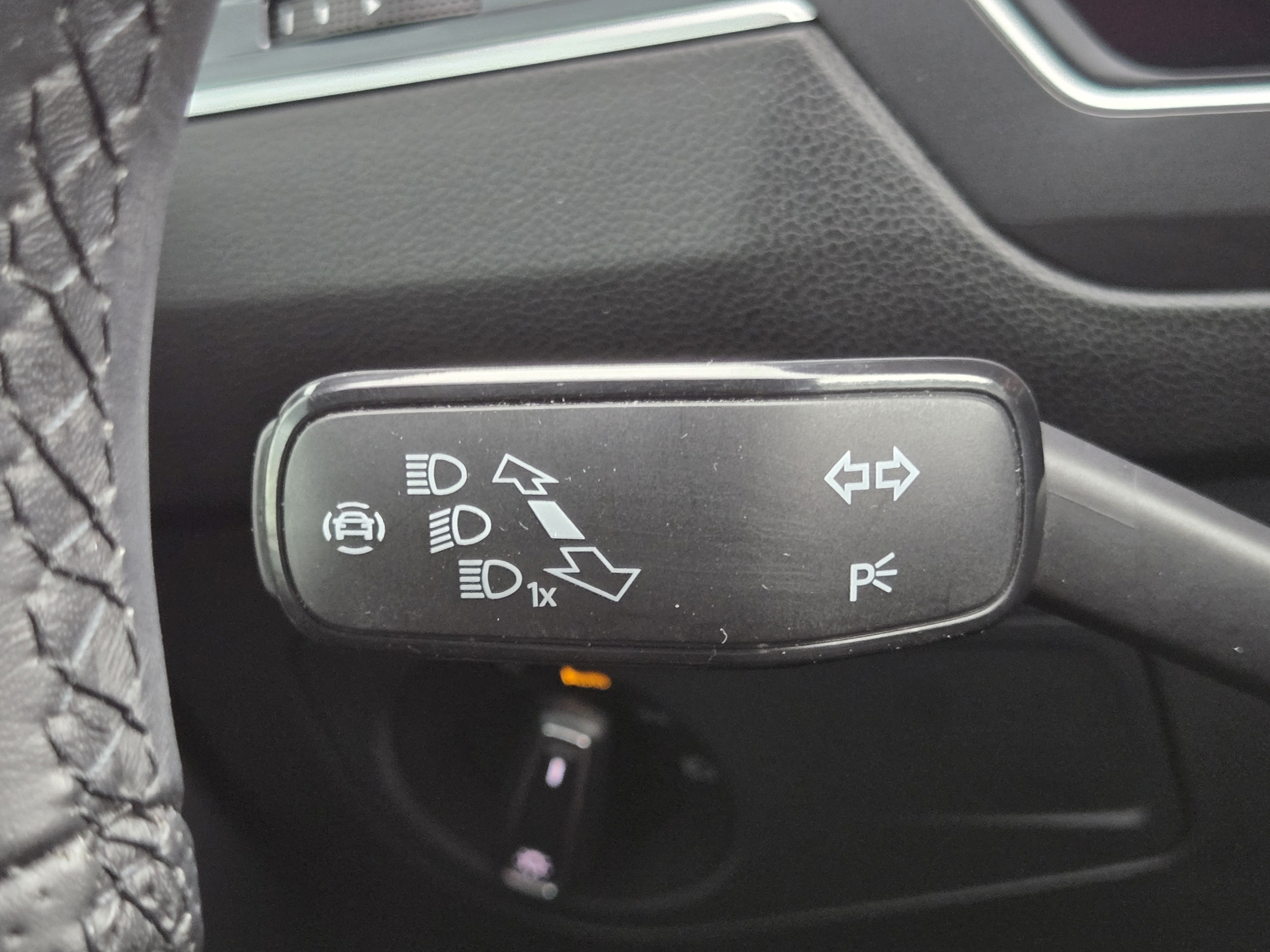 Used 2024 Volkswagen Tiguan SE R-Line FWD image 18
