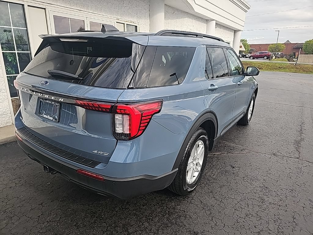 Used 2025 Ford Explorer Active AWD/4WD image 4
