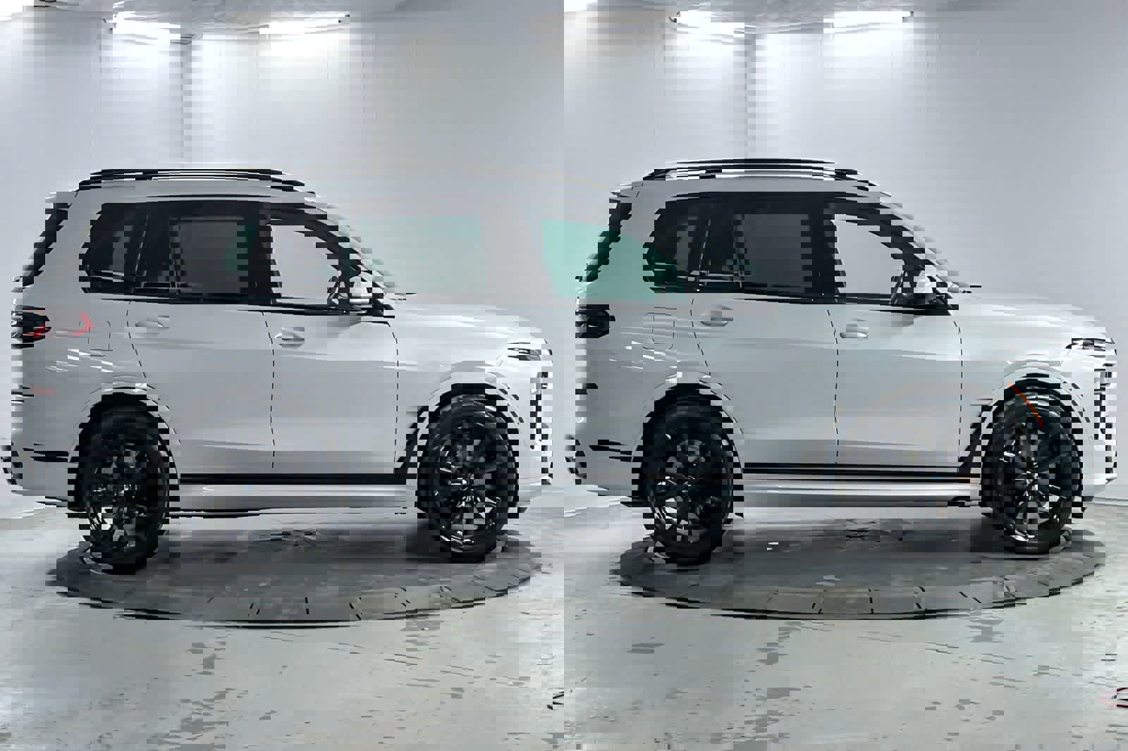 Used 2026 BMW X7 xDrive40i w/ M Sport Package image 8