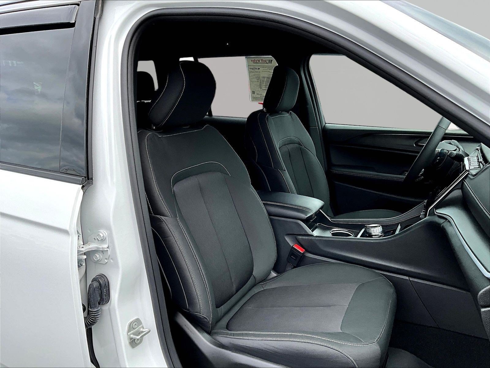 Used 2025 Jeep Grand Cherokee Laredo w/ Luxury Tech Group I AWD/4WD image 29