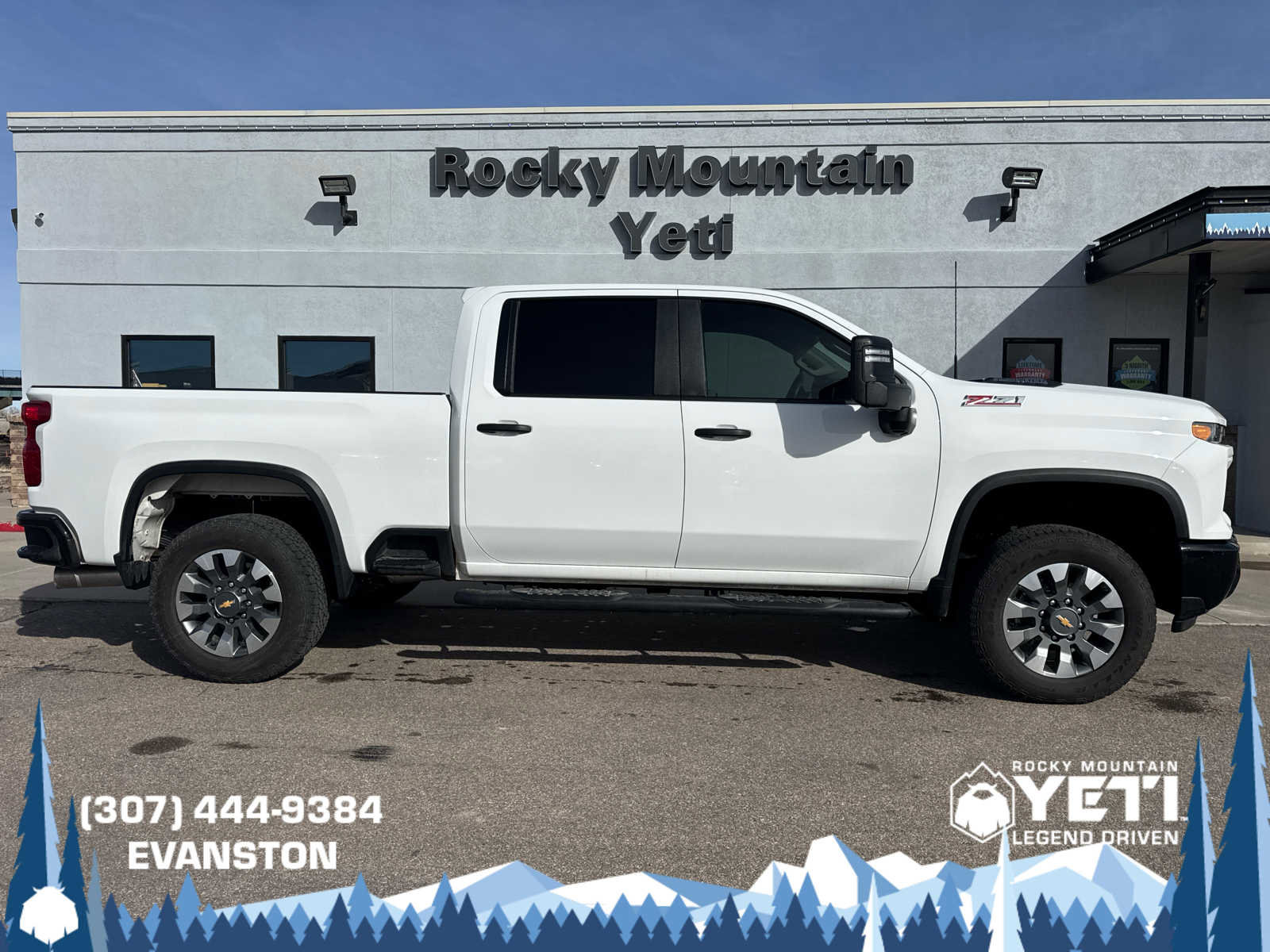 Used 2024 Chevrolet Silverado 2500 Custom w/ Custom Value Package image 2
