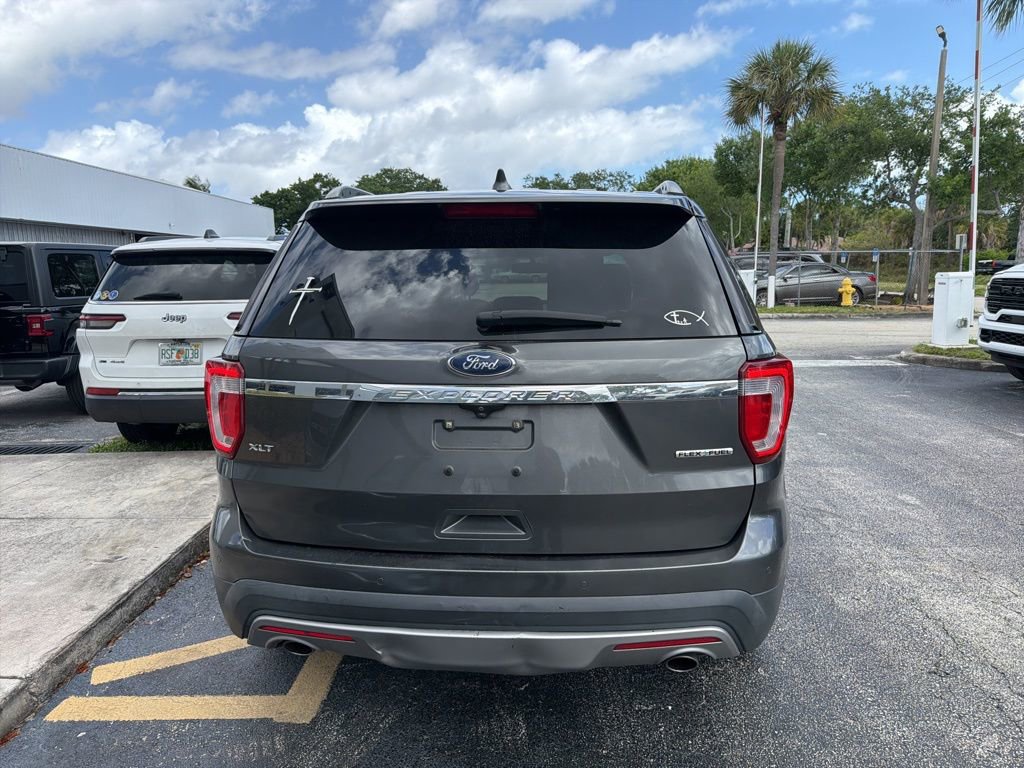 Used 2016 Ford Explorer XLT w/ Equipment Group 202A image 8