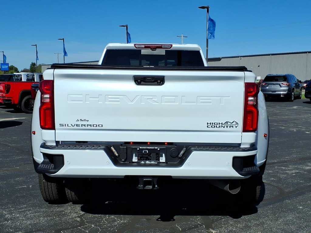 Used 2026 Chevrolet Silverado 3500 High Country w/ Technology Package AWD/4WD image 16