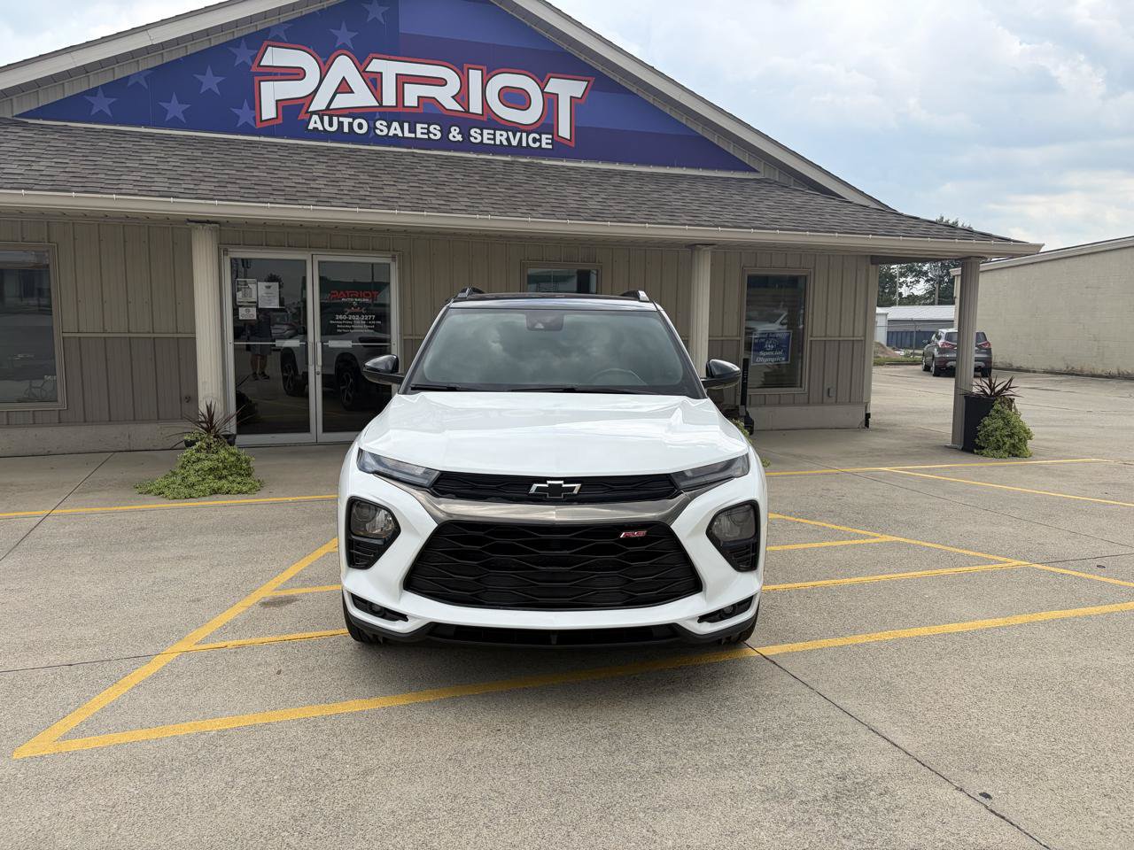 Used 2022 Chevrolet TrailBlazer RS FWD image 2
