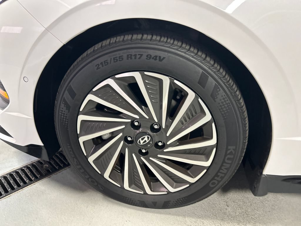 Used 2025 Hyundai Sonata Limited FWD image 9
