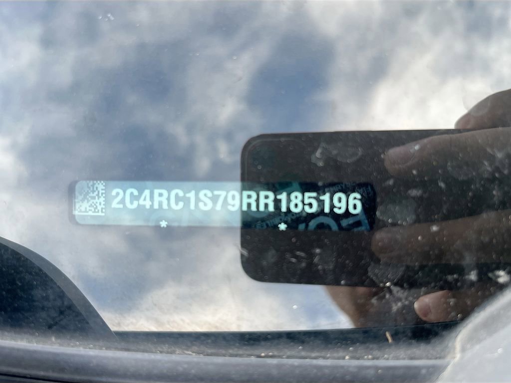 Used 2024 Chrysler Pacifica Select image 34