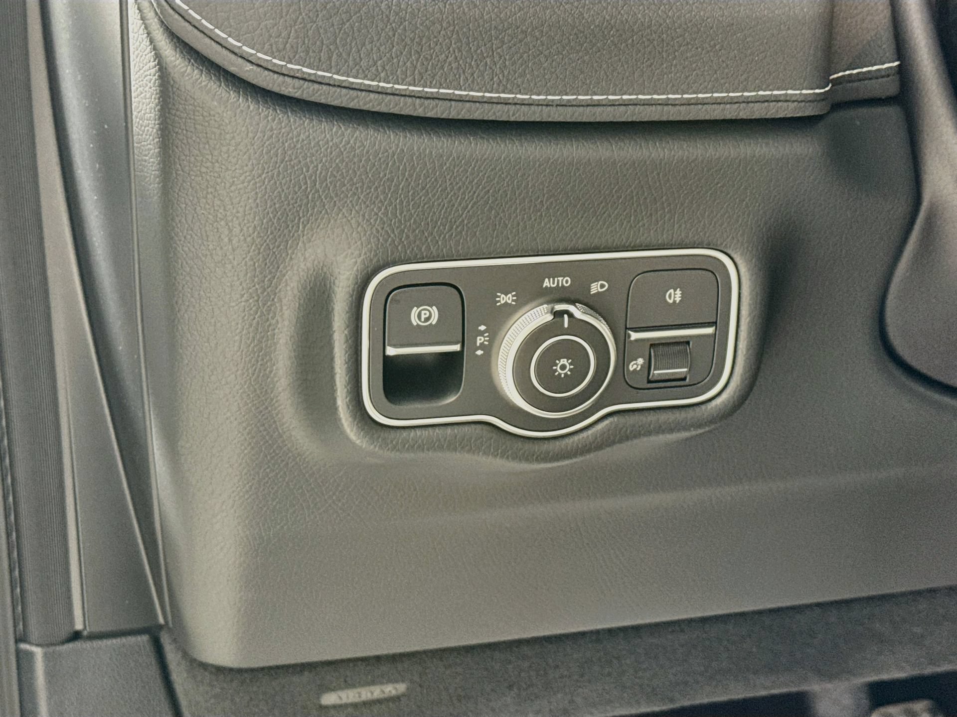 New 2027 Mercedes-Benz G 580 e image 11