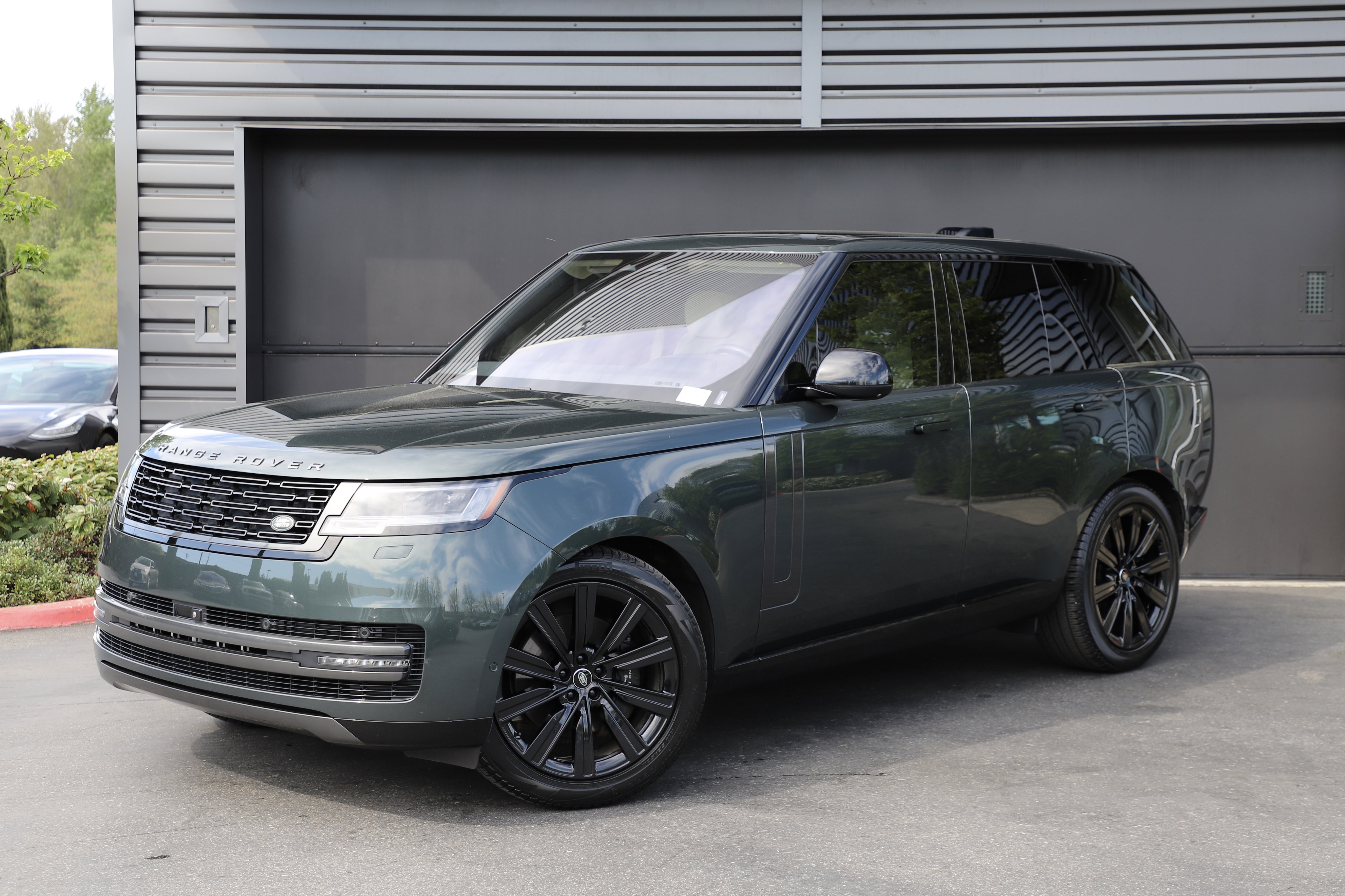 Used 2023 Land Rover Range Rover SE AWD/4WD image 1
