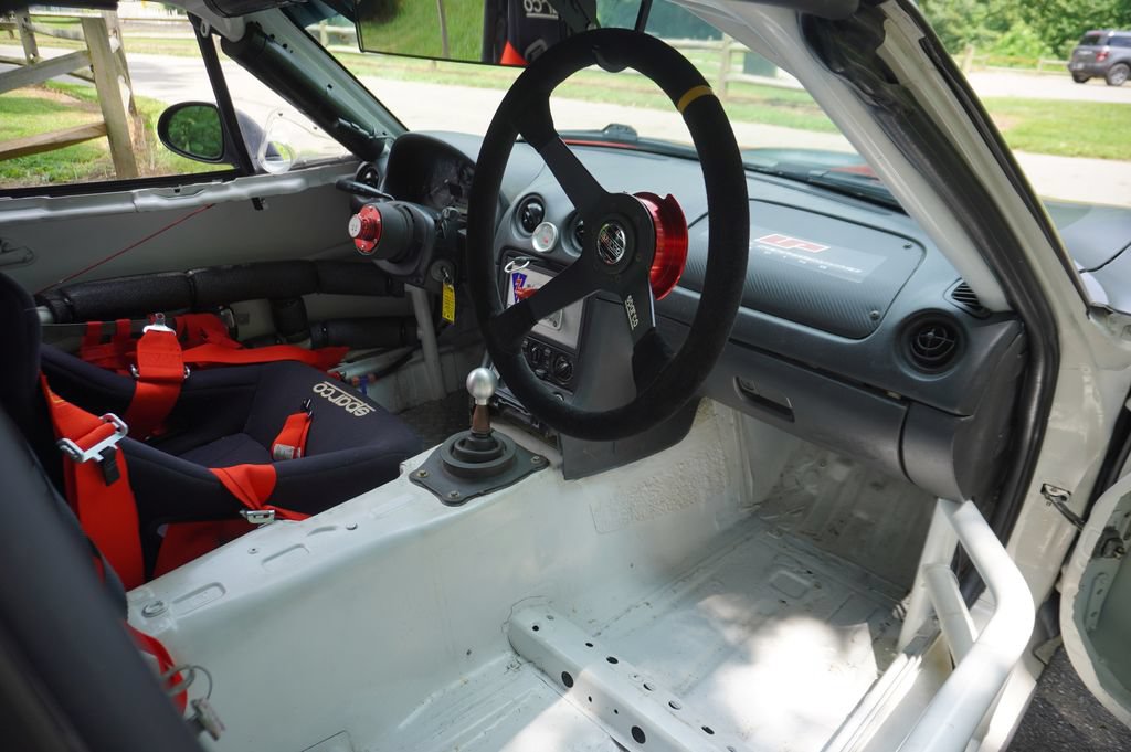 Used 1999 MAZDA MX-5 Miata RWD image 30