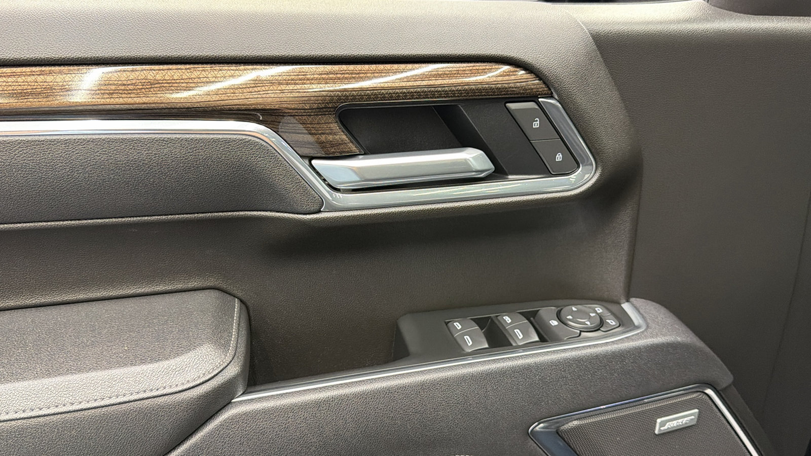 Used 2025 Chevrolet Silverado 1500 LT Trail Boss w/ Convenience Package II AWD/4WD image 21