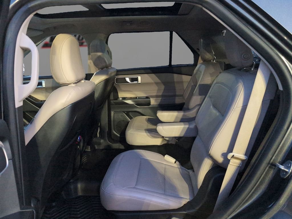 Used 2020 Ford Explorer XLT w/ Equipment Group 202A image 10