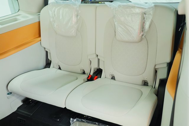 New 2025 Volkswagen ID. Buzz 1st Edition image 36