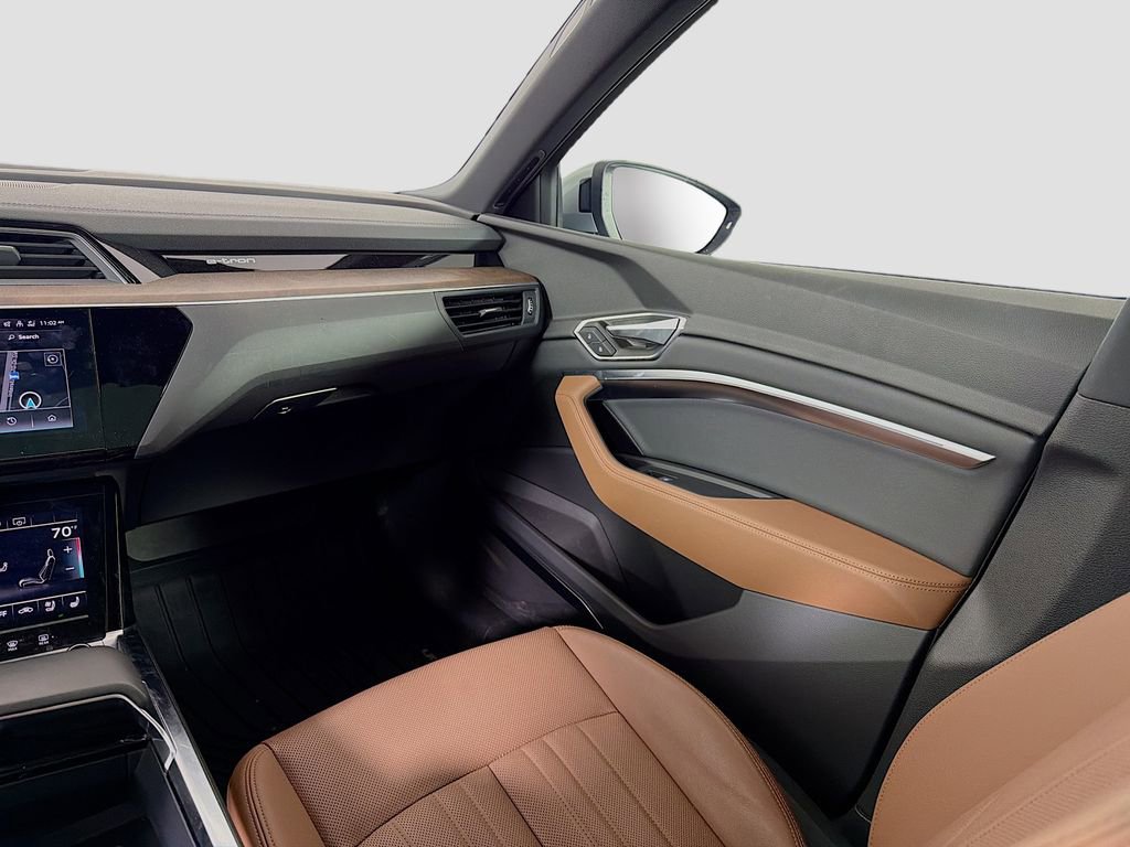 Used 2022 Audi e-tron Premium Plus image 27
