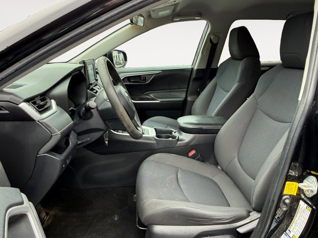 Used 2020 Toyota RAV4 LE image 9