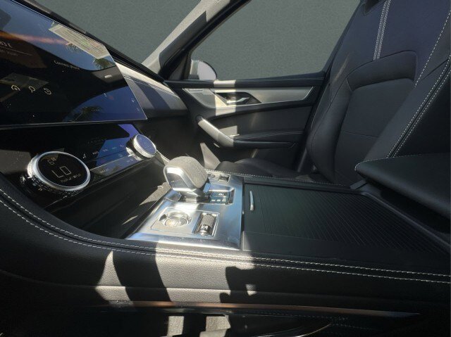 Certified 2025 Jaguar F-PACE R-Dynamic S AWD/4WD image 26