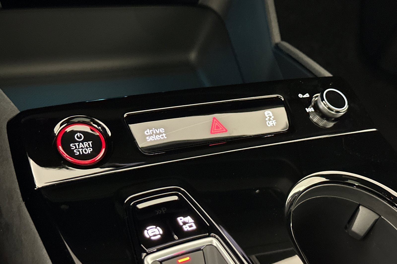 New 2025 Audi SQ6 e-tron Premium Plus AWD/4WD image 20