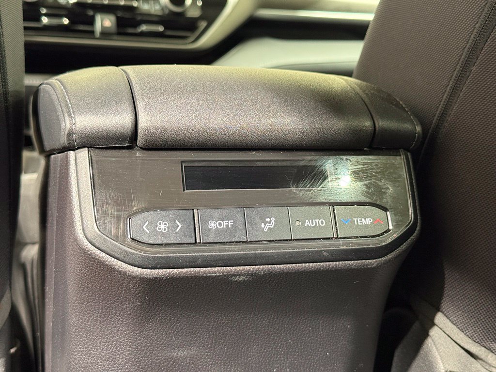 Used 2021 Toyota Highlander LE AWD/4WD image 20