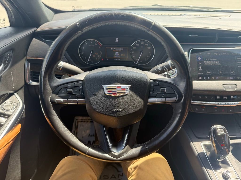 Used 2021 Cadillac XT4 Premium Luxury image 16