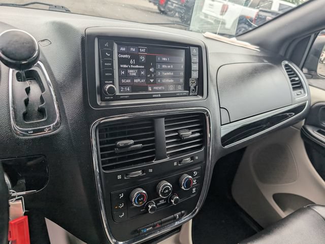 Used 2019 Dodge Grand Caravan SXT FWD image 17