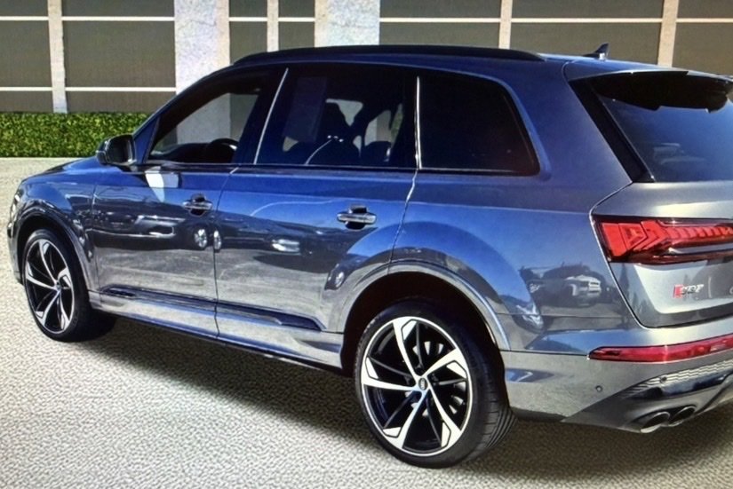 Used 2024 Audi SQ7 Prestige w/ Prestige Package image 7