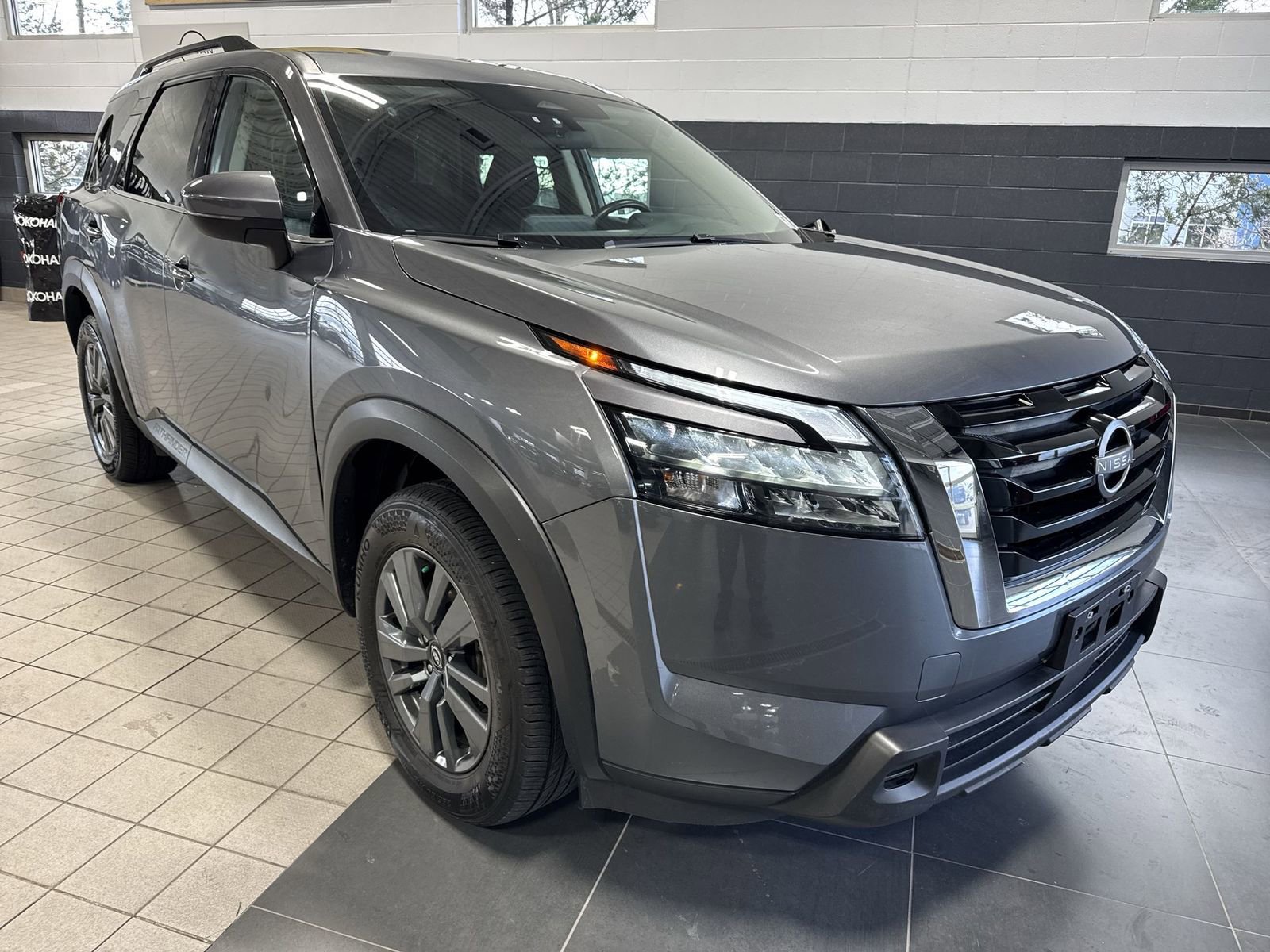 Certified 2025 Nissan Pathfinder SV image 10