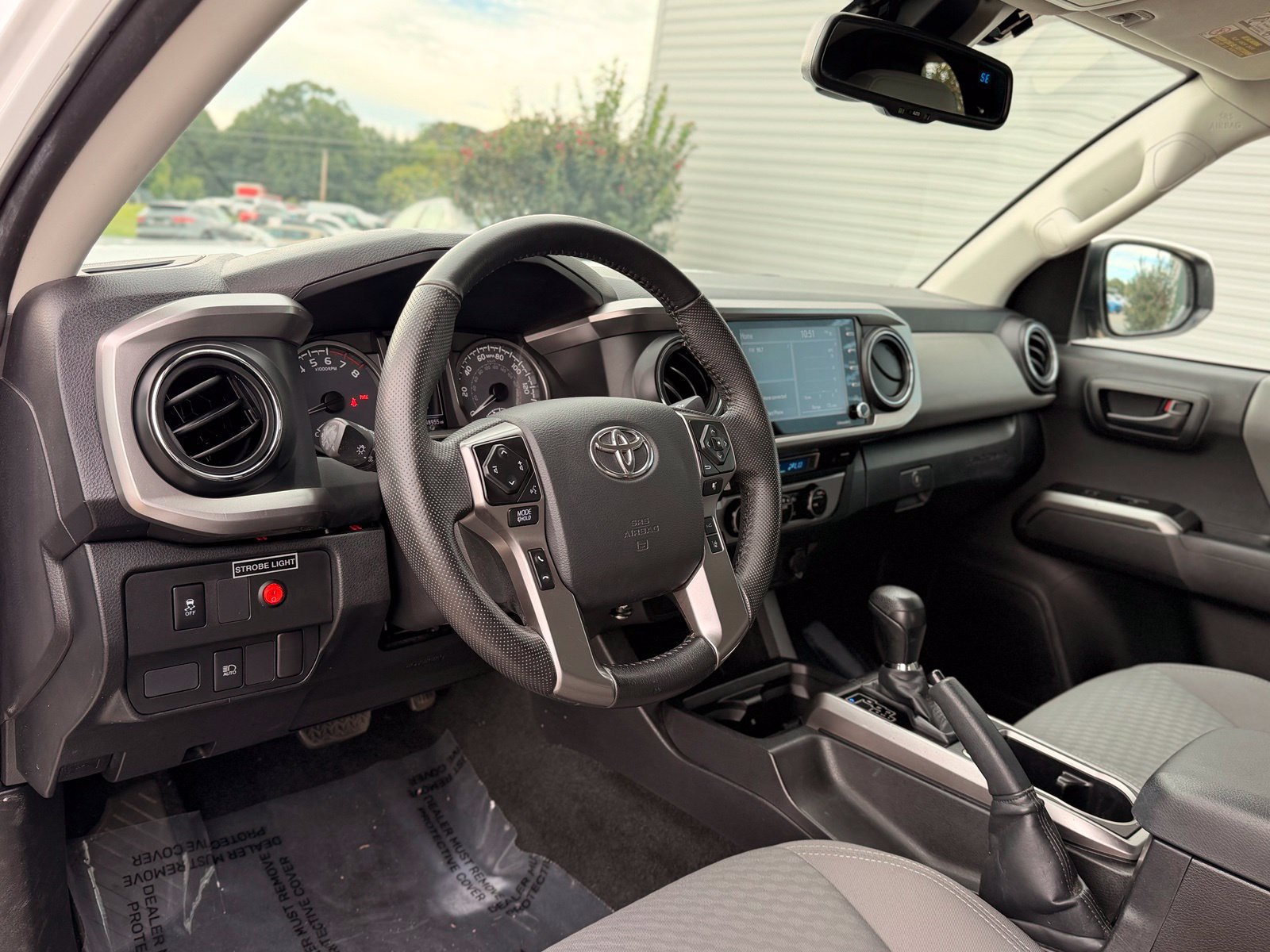 Used 2022 Toyota Tacoma SR5 AWD/4WD image 16