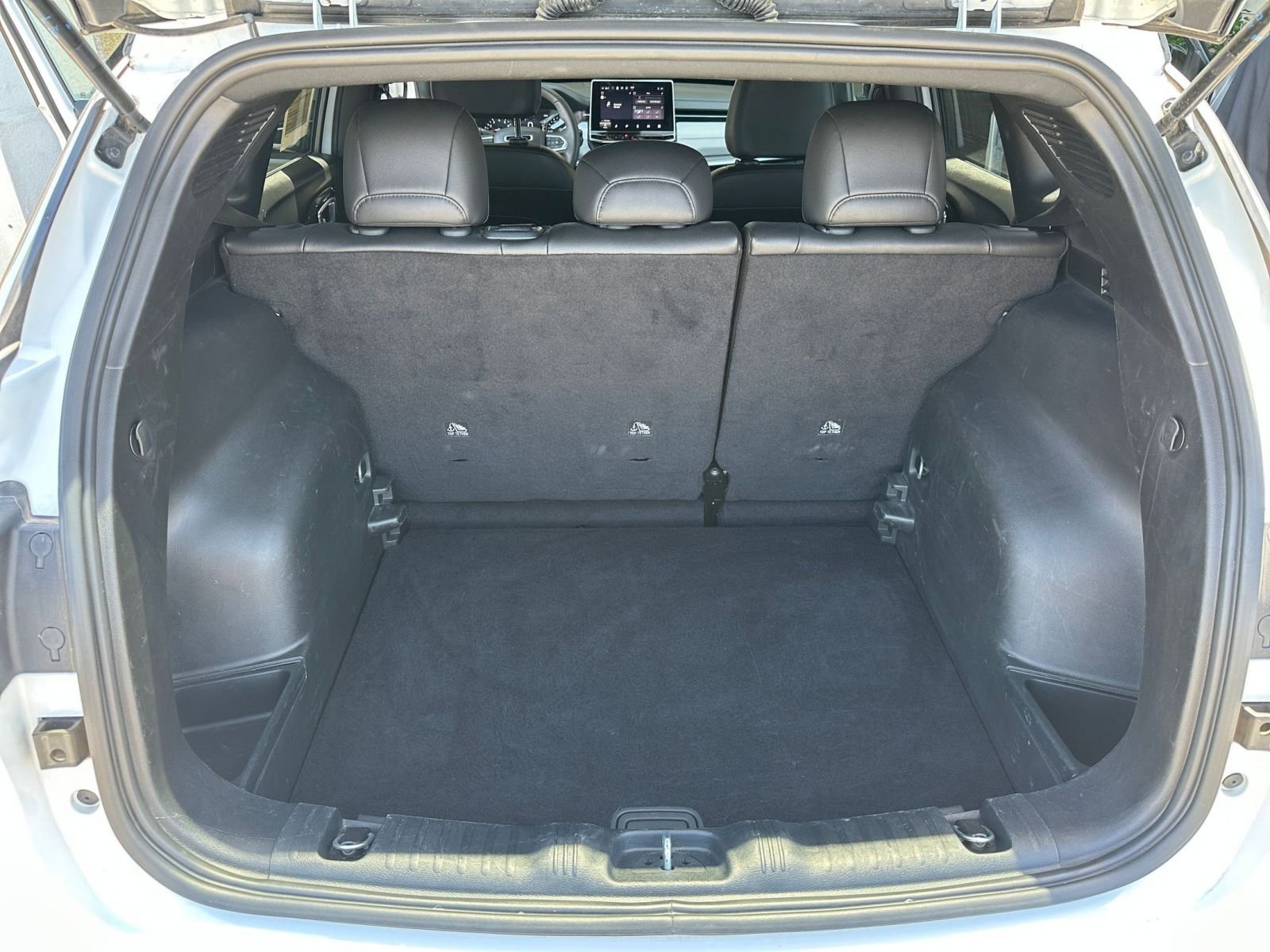 Used 2025 Jeep Compass Limited AWD/4WD image 32