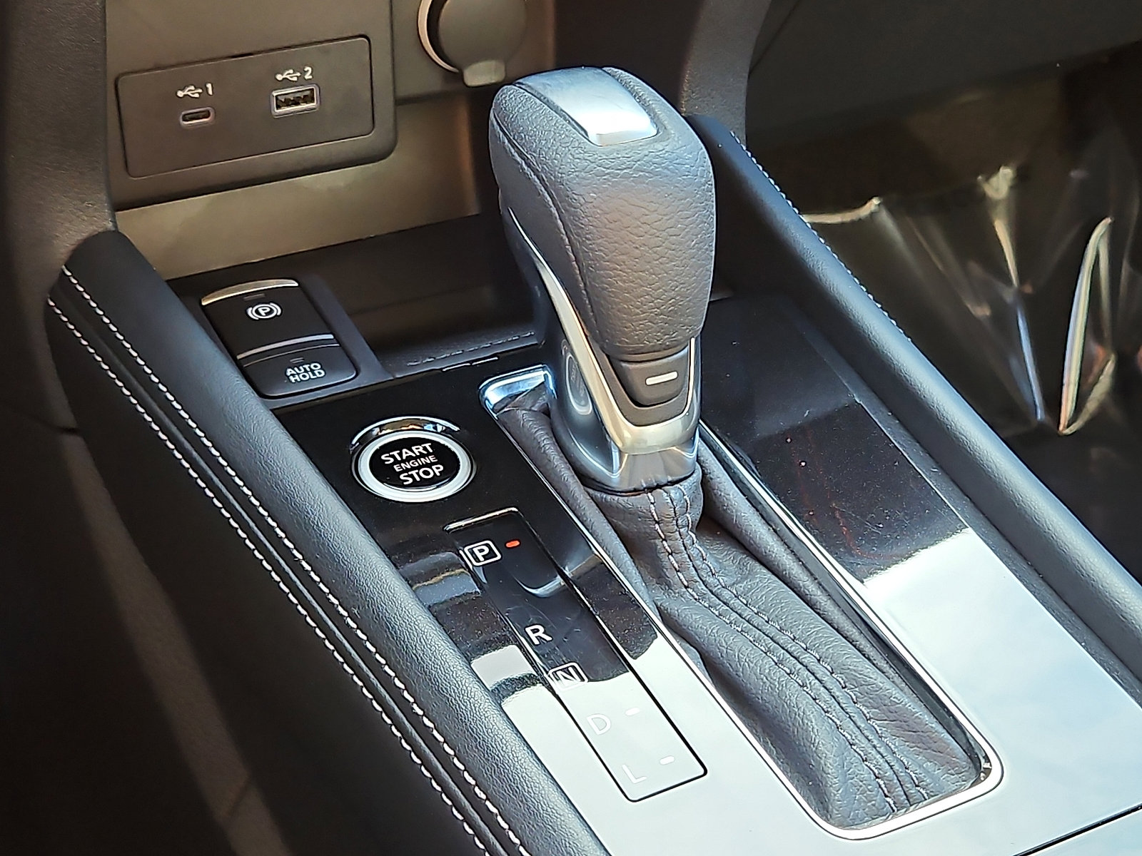 Certified 2024 Nissan Kicks SR w/ SR Premium Package image 15