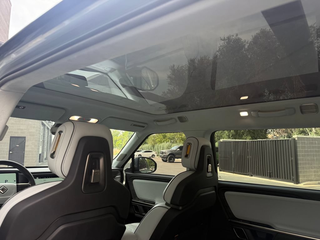 Used 2023 Rivian R1S Adventure AWD/4WD image 33