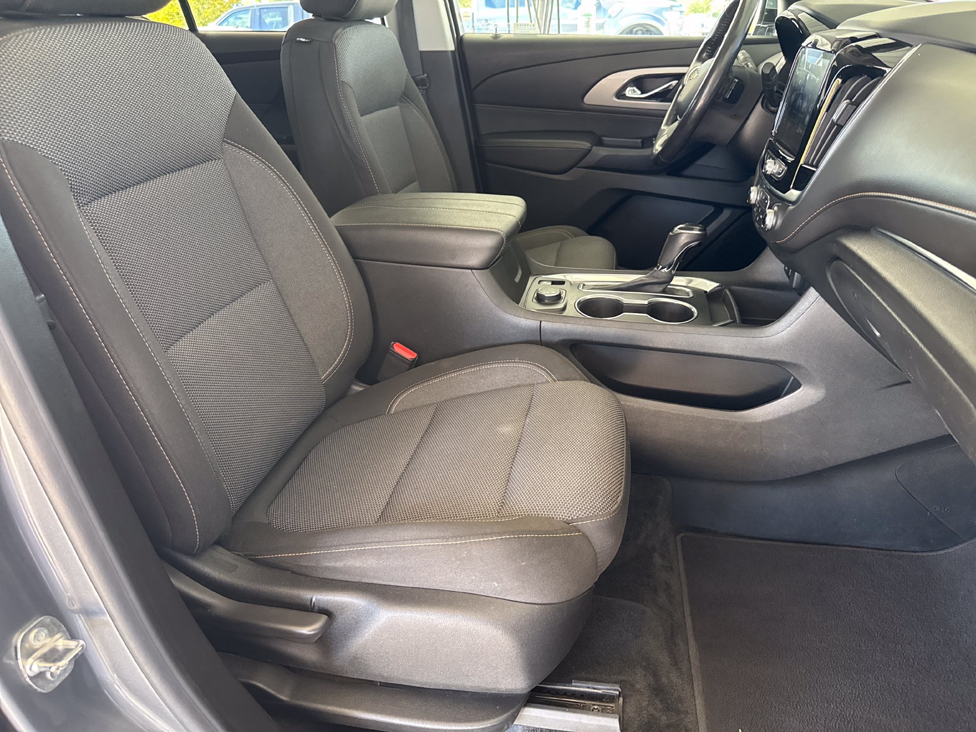 Used 2020 Chevrolet Traverse LT w/ Driver Confidence II Package AWD/4WD image 19