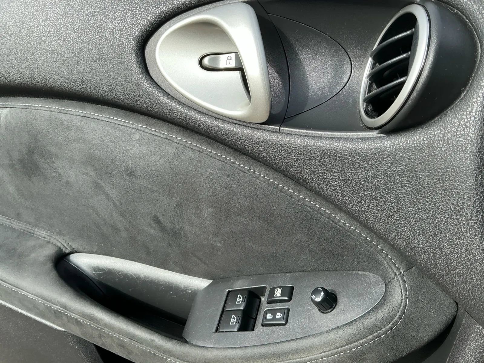 Used 2014 Nissan 370Z Touring w/ Sport Package image 11