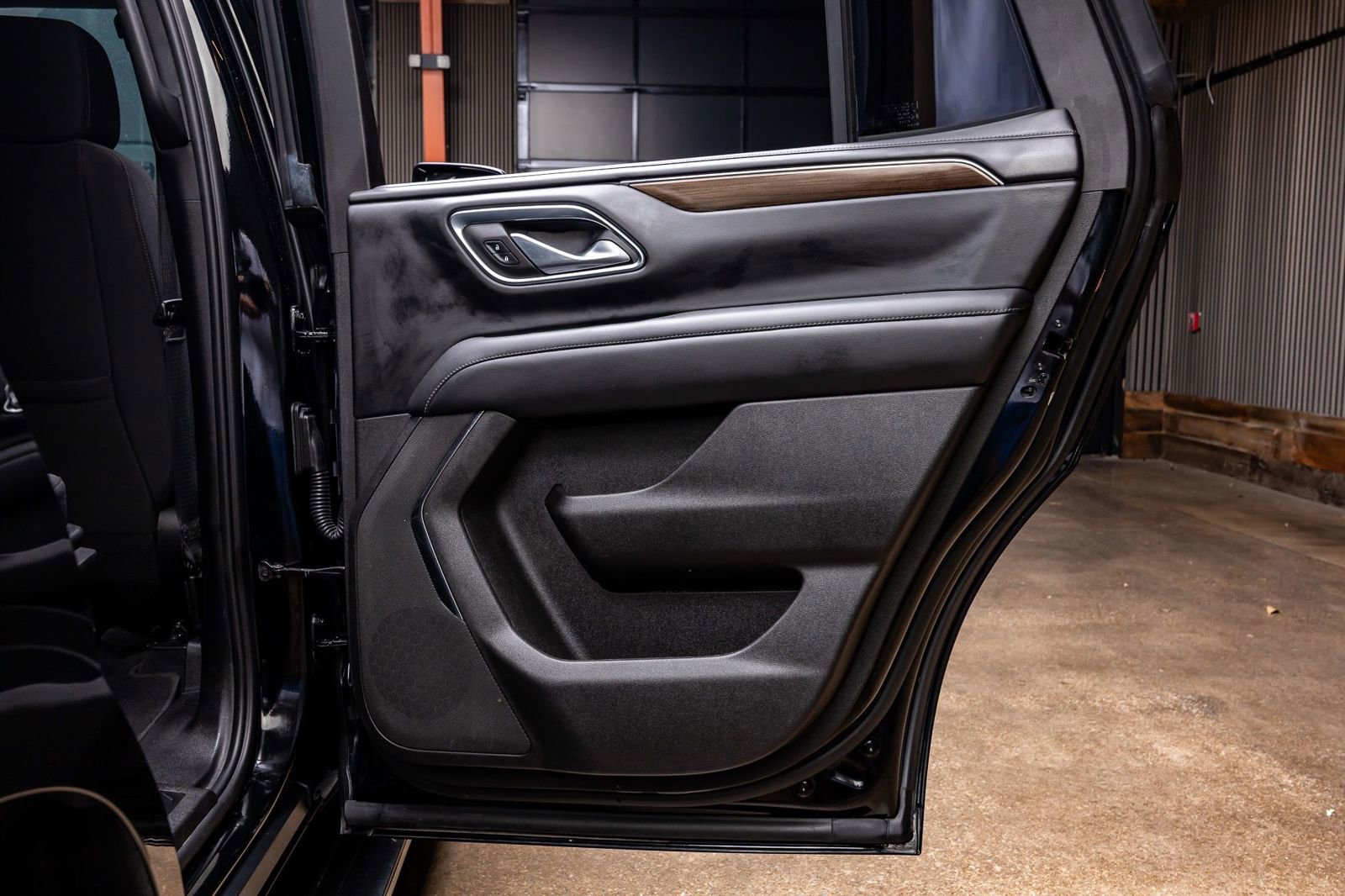 Used 2023 GMC Yukon SLE image 36