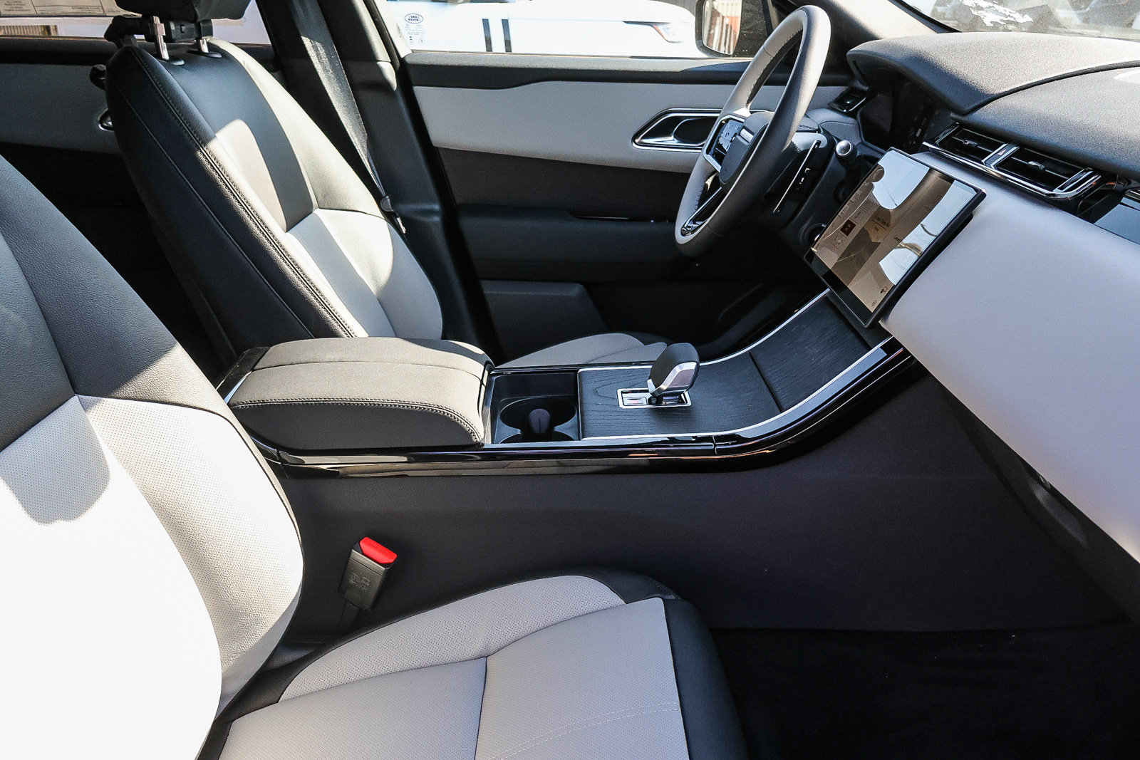New 2026 Land Rover Range Rover Velar S AWD/4WD image 17