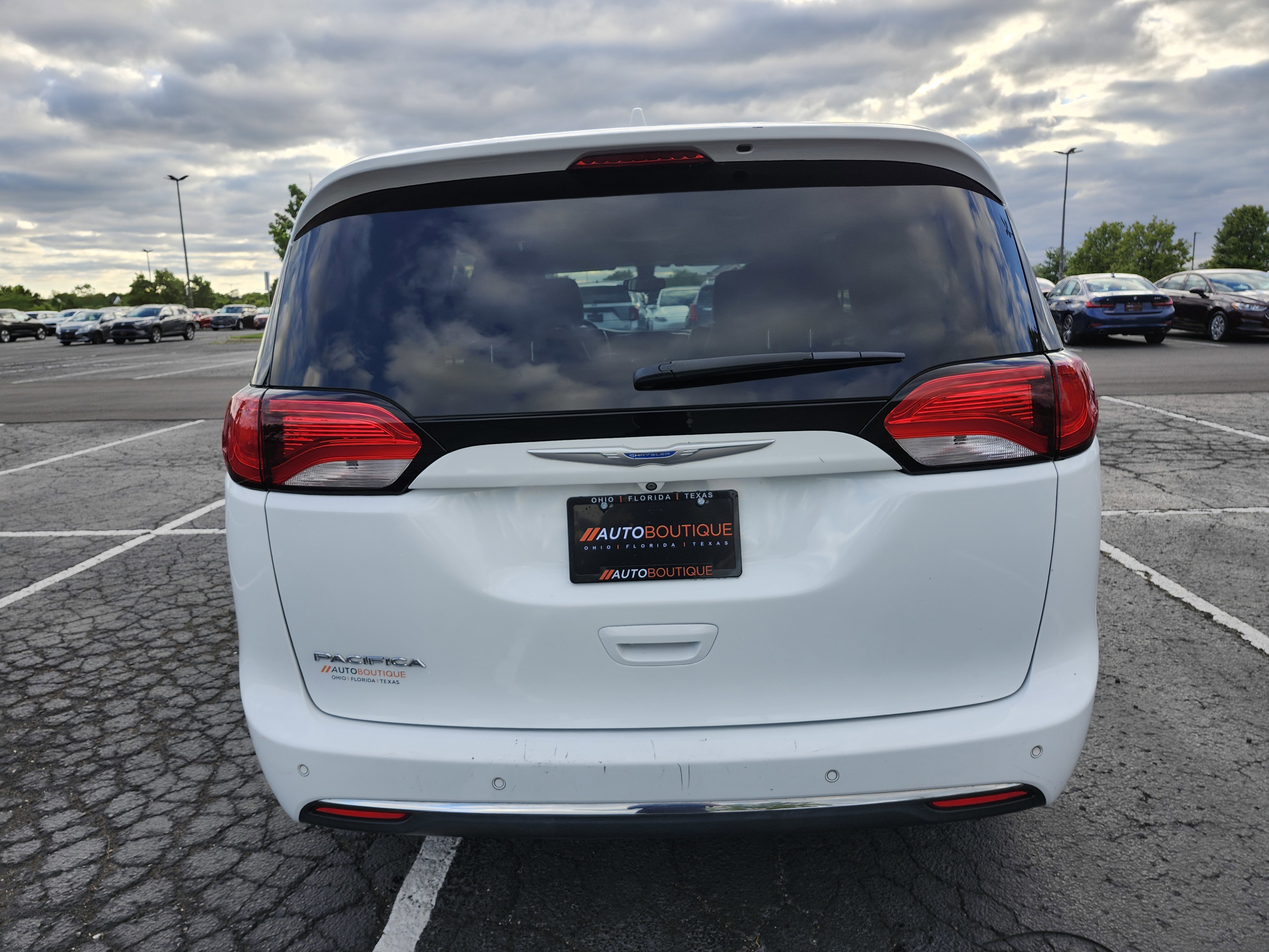 Used 2017 Chrysler Pacifica Touring-L FWD image 15