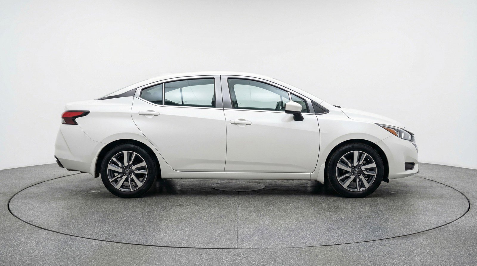 Used 2025 Nissan Versa SV image 11