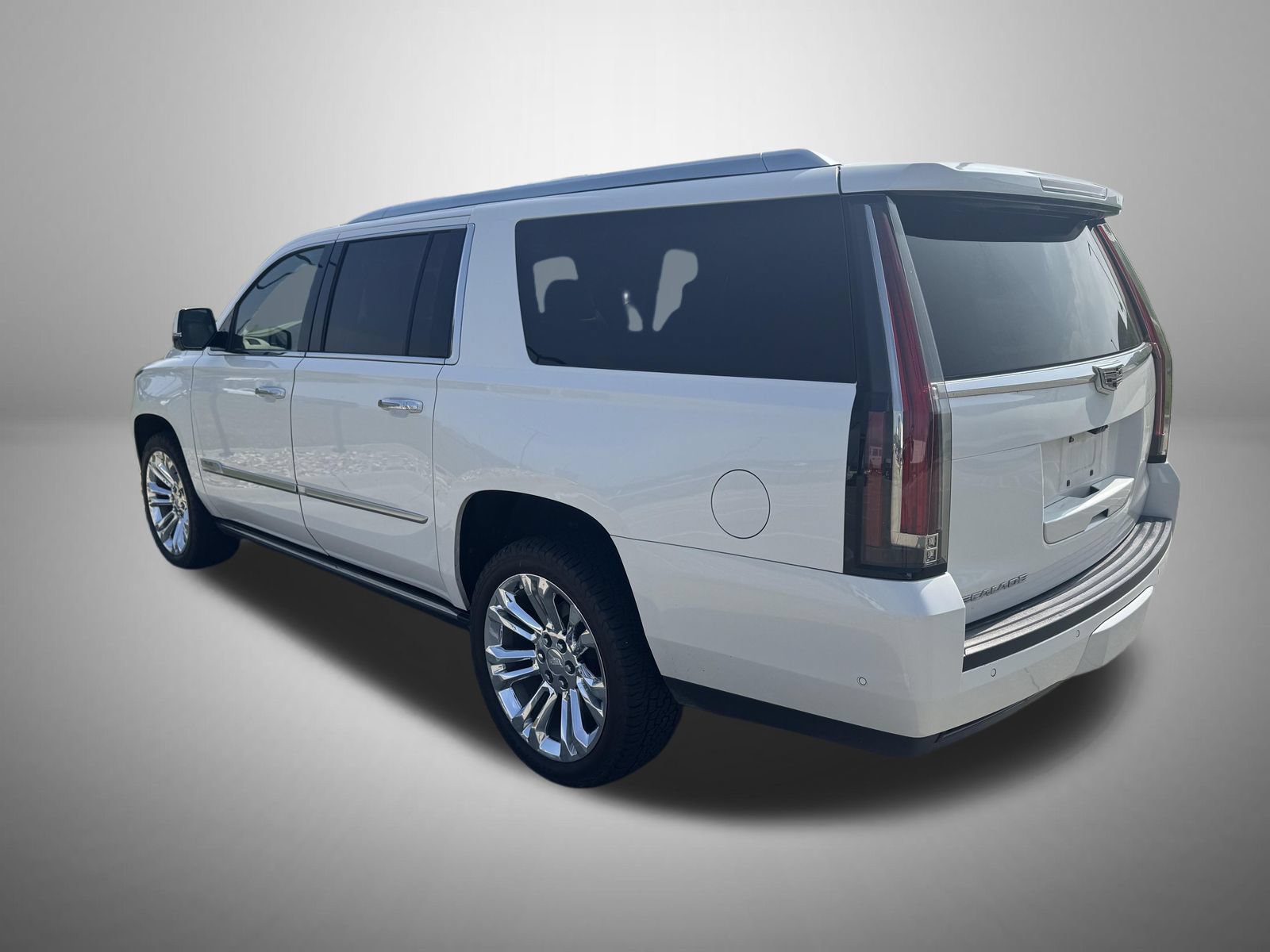 Used 2020 Cadillac Escalade ESV Platinum AWD/4WD image 3