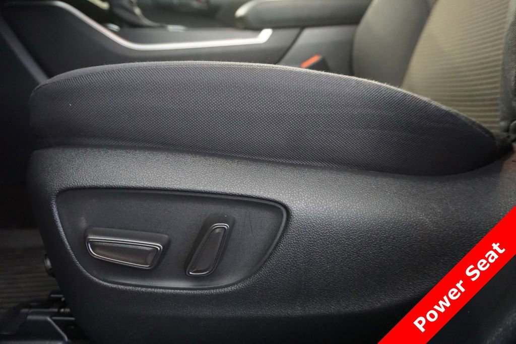 Used 2023 Toyota Highlander LE image 6