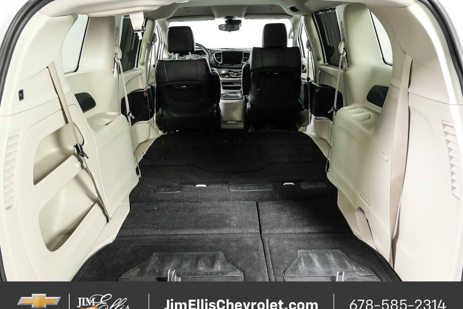 Used 2024 Chrysler Pacifica Touring-L FWD image 31
