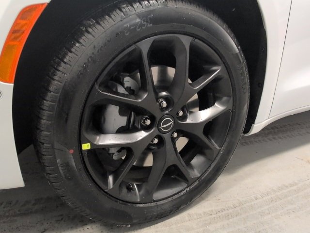 New 2026 Chrysler Pacifica Select image 9