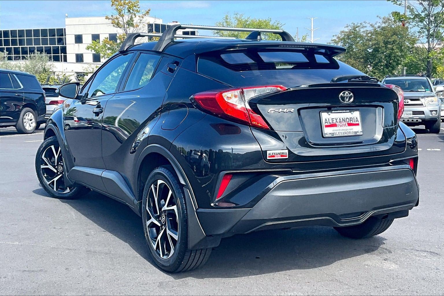Used 2022 Toyota C-HR XLE FWD image 10