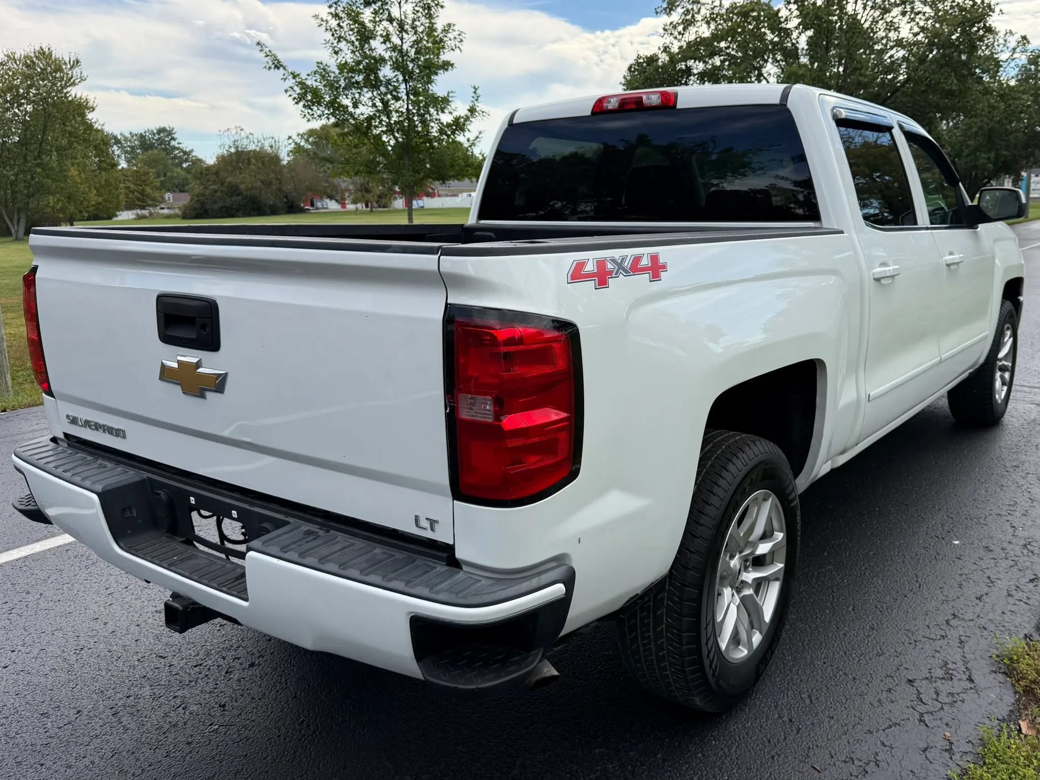 Used 2018 Chevrolet Silverado 1500 LT AWD/4WD image 10