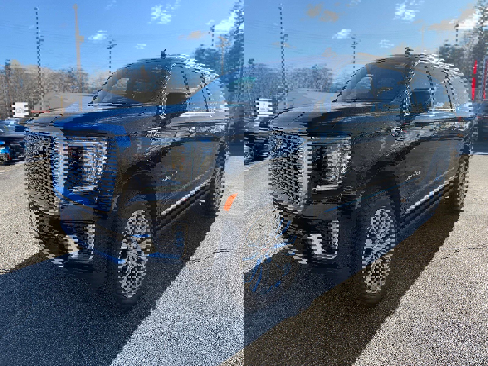 Used 2021 GMC Yukon XL Denali w/ Denali Ultimate Package image 3