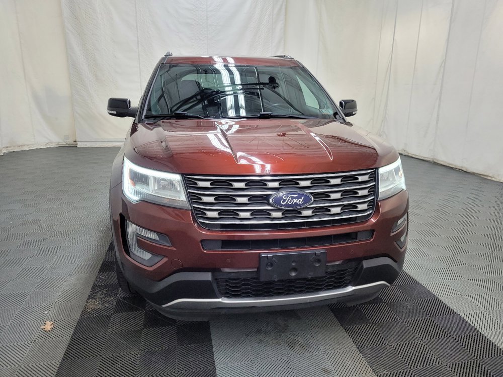 Used 2016 Ford Explorer XLT w/ Equipment Group 202A AWD/4WD image 14