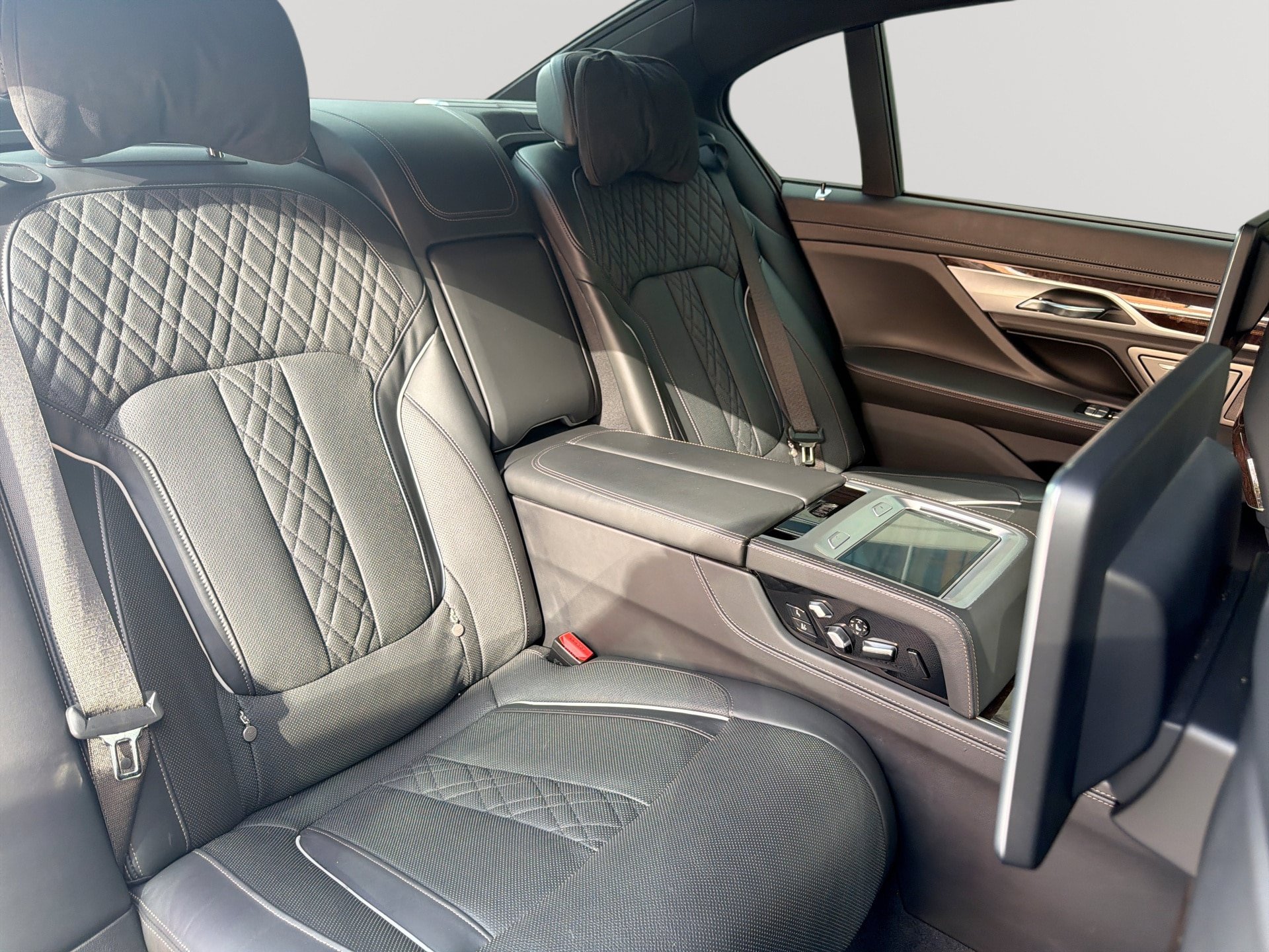 Used 2019 BMW 750i RWD image 27